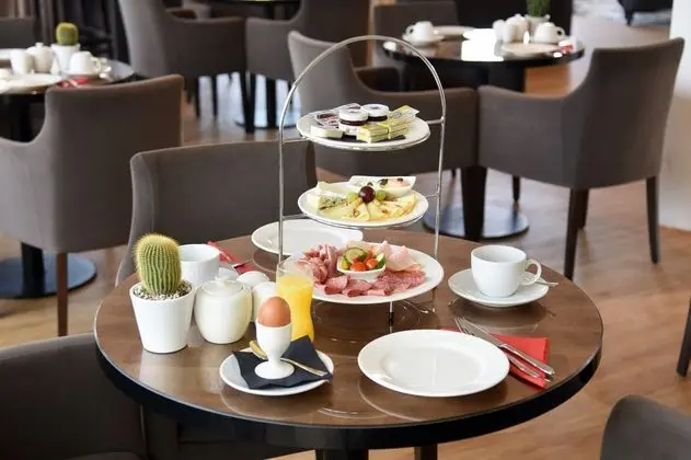 AMEDIA LUXURY SUITES