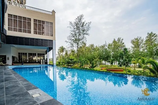 Amerald Resort Hotel Desaru - Havuz