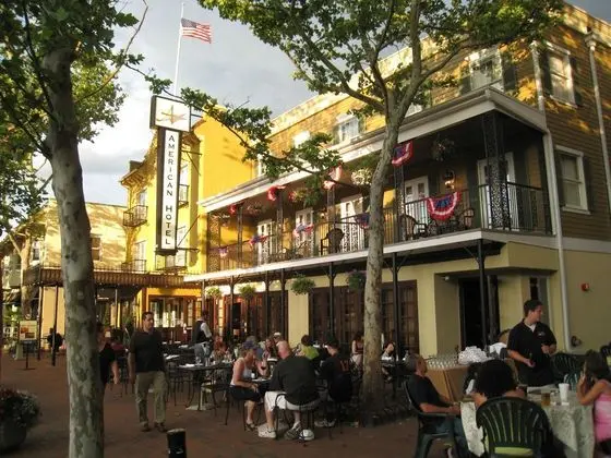 American Hotel - Öne Çıkan Resim