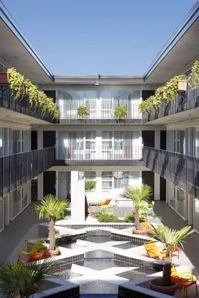 Americania Hotel