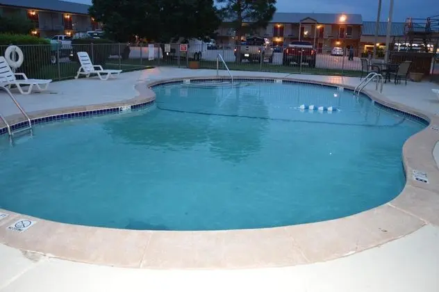 Americas Best Value Inn-Ardmore - Havuz