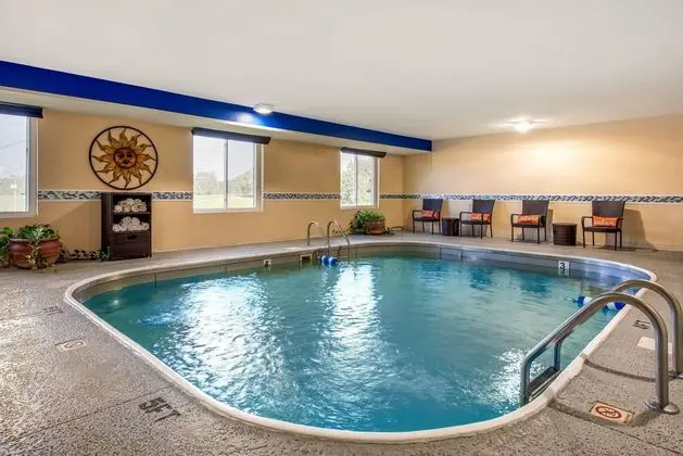 Americas Best Value Inn Brandenburg - Havuz