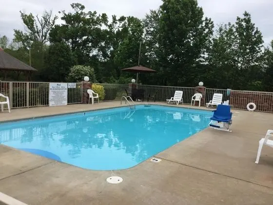 Americas Best Value Inn - Havuz