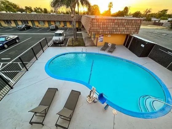 Americas Best Value Inn - Havuz