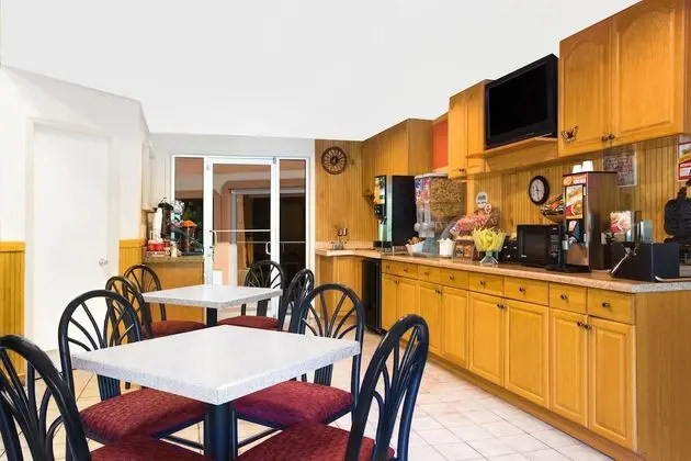 Americas Best Value Inn Darien - Kahvaltı