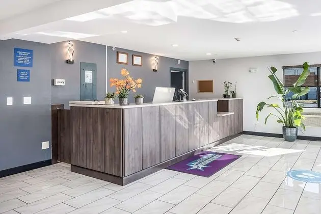 Americas Best Value Inn East Peoria - Lobi