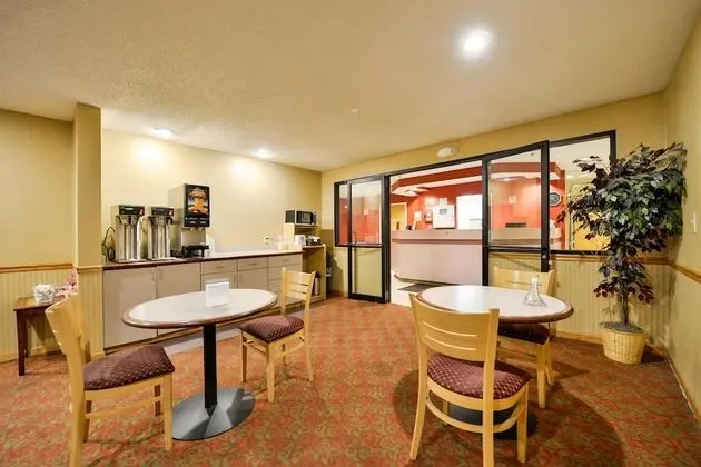 Americas Best Value Inn East Syracuse - Yerinde Yemek