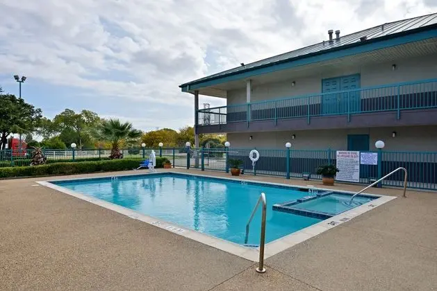 Americas Best Value Inn Fort Worth - Havuz