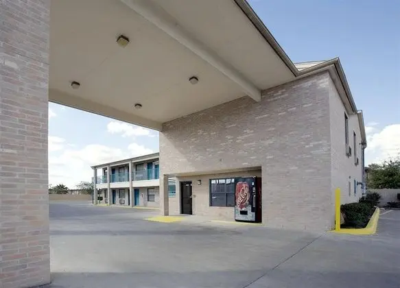 Americas Best Value Inn - Lackland