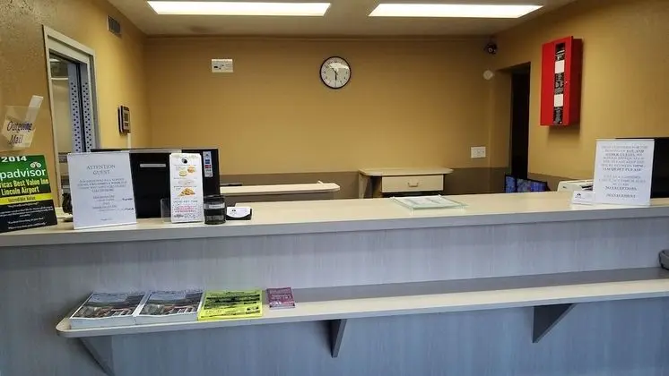 Americas Best Value Inn Lincoln Airport - Lobi