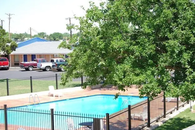 Americas Best Value Inn Lubbock E - Havuz