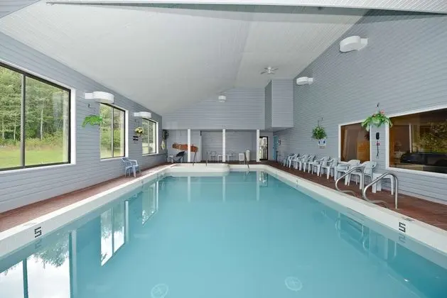 Americas Best Value Inn- St. Ignace - Havuz
