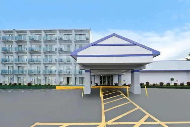 Americas Best Value Inn & Suites-Benton Harbor