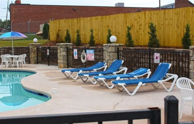 Americas Best Value Inn Suites - Havuz