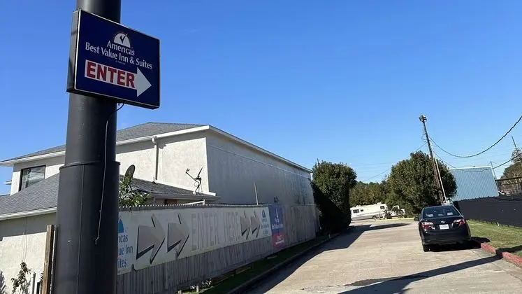 Americas Best Value Inn and Suites Groves - Dış Mekan