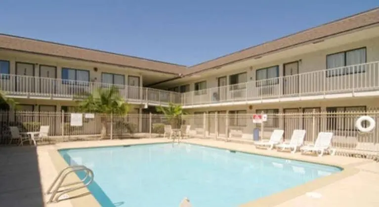 Americas Best Value Inn and Suites Groves - Genel