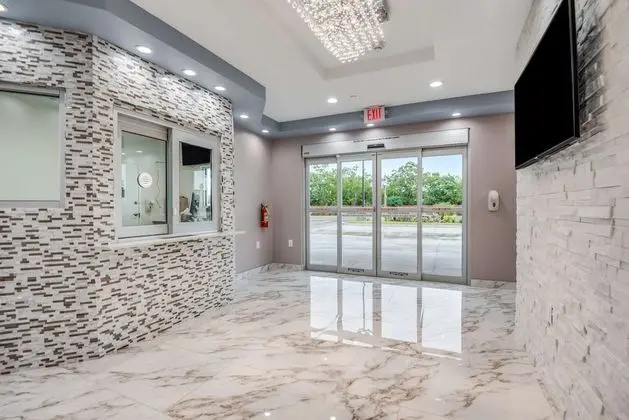Americas Best Value Inn & Suites Houston at Hwy 6 - Lobi