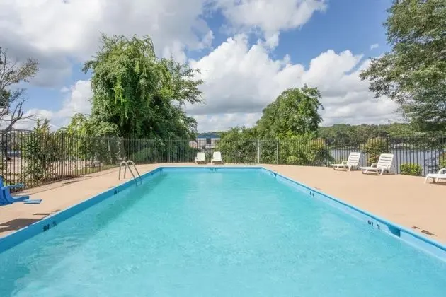 Americas Best Value Inn & Suites Killen Florence - Havuz