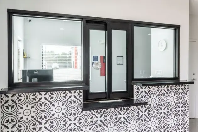 Americas Best Value Inn & Suites Kingwood IAH Airport - Lobi