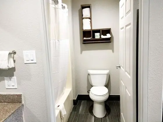 AMERICAS BEST VALUE INN SUITES MONT