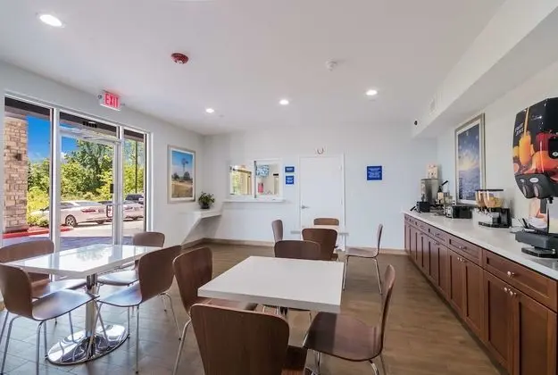 Americas Best Value Inn & Suites Porter North Houston - Lobi