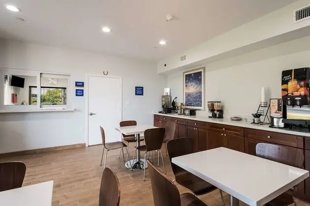 Americas Best Value Inn & Suites Porter North Houston - Yerinde Yemek