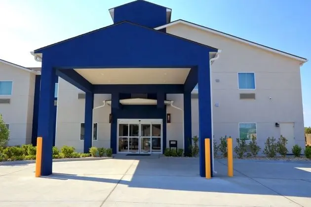 Americas Best Value Inn & Suites Prairieville - 1