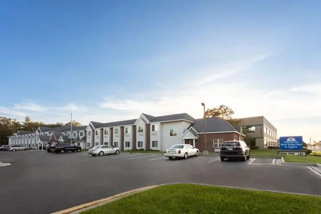 Americas Best Value Inn & Suites-Racine