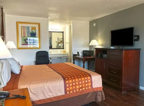Americas Best Value Inn & Suites - Russellville