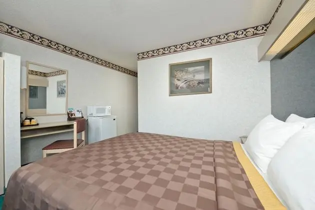 Americas Best Value Inn and Suites Sunbury/Delaware