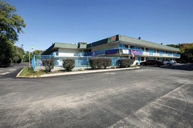 Americas Best Value Inn & Suites-Walker/Grand Rapids North