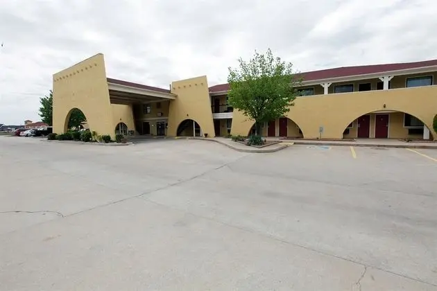 Americas Best Value Inn & Suites-Yukon/Oklahoma City