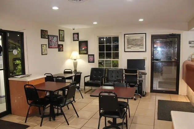 Americas Best Value Inn Tuscaloosa - Yerinde Yemek