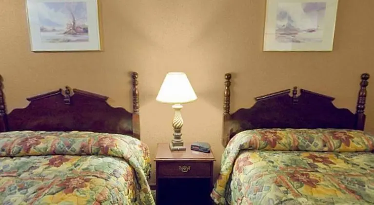 Americas Best Value Inn-Wall