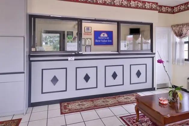 Americas Best Value Inn Wildersville - Lobi