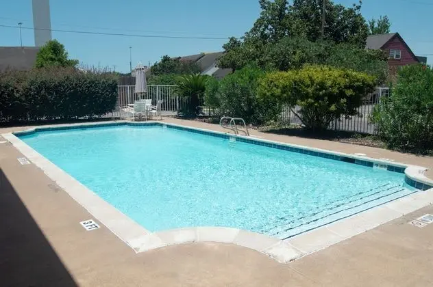 America's Inn - Houston - Havuz