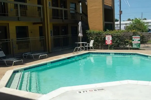 America's Inn Sugarland Stafford - Havuz