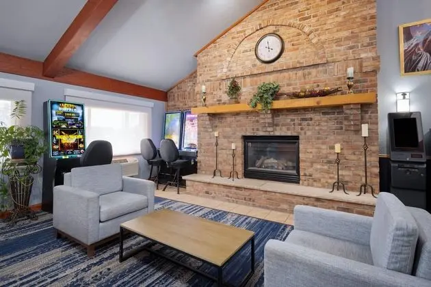 AmericInn Lodge & Suites Baldwin - Lobi