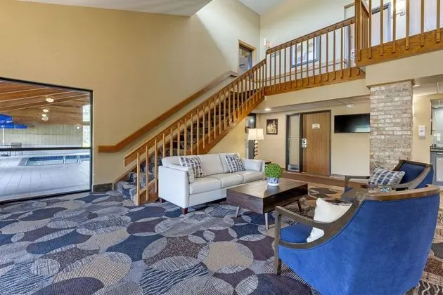 AmericInn Lodge & Suites Oshkosh