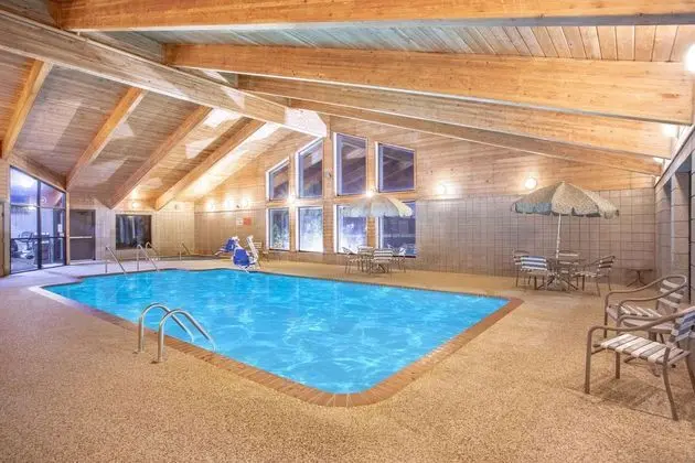 AmericInn by Wyndham Ankeny/Des Moines - Havuz