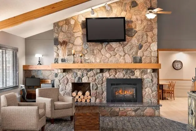 AmericInn by Wyndham Bemidji - Lobi