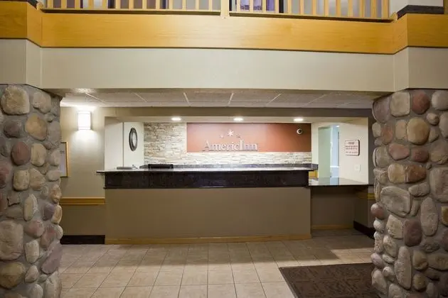 AmericInn by Wyndham Bismarck - Lobi