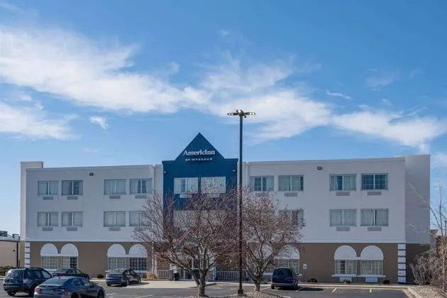 AmericInn by Wyndham Cedar Rapids North - Dış Mekan