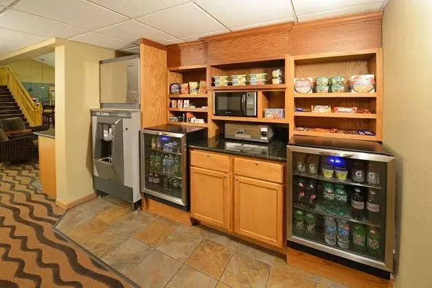 AmericInn by Wyndham Hartford WI