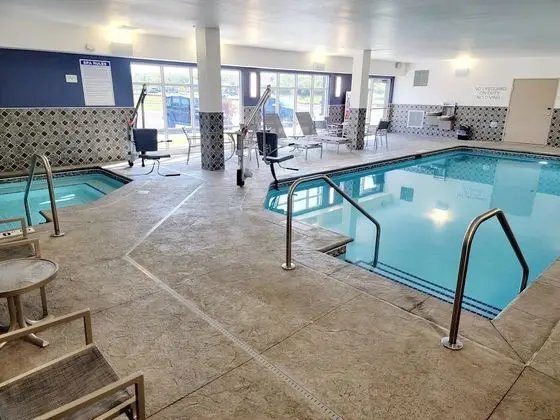 AmericInn by Wyndham International Falls - Havuz