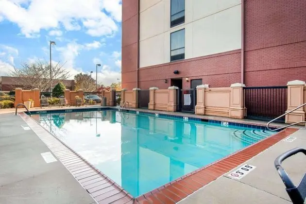 AmericInn by Wyndham Stonecrest near Atlanta - Havuz