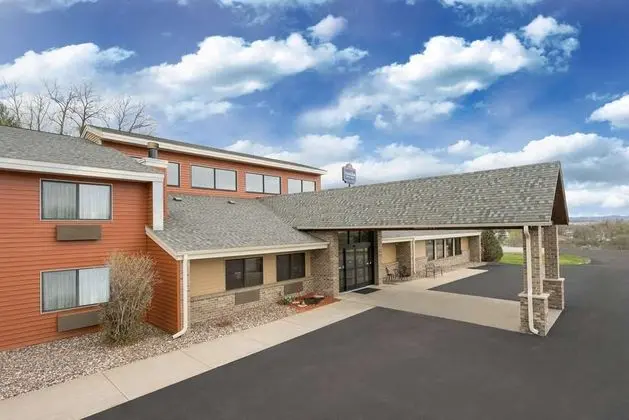 AmericInn by Wyndham West Salem