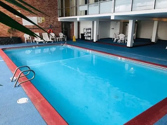 Amerihost Inn & Suites - Havuz