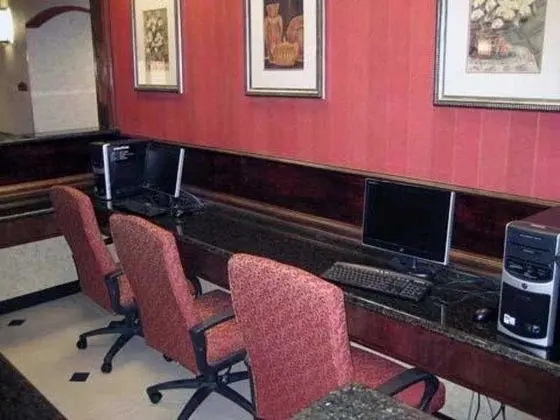 Amerik Suites-Behind Mall Del Norte