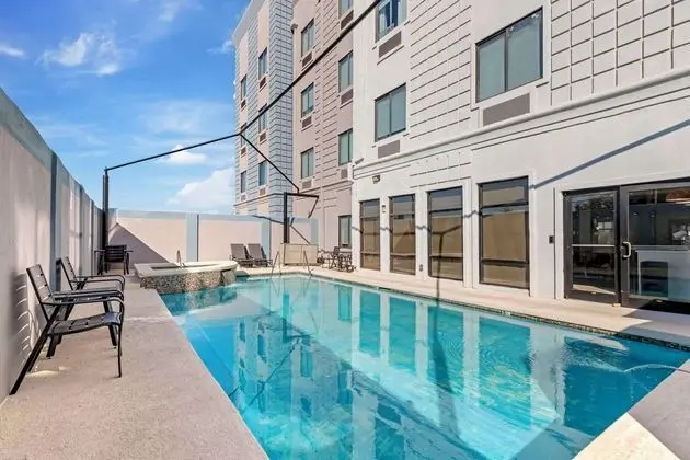 Amerik Suites-Behind Mall Del Norte - Havuz